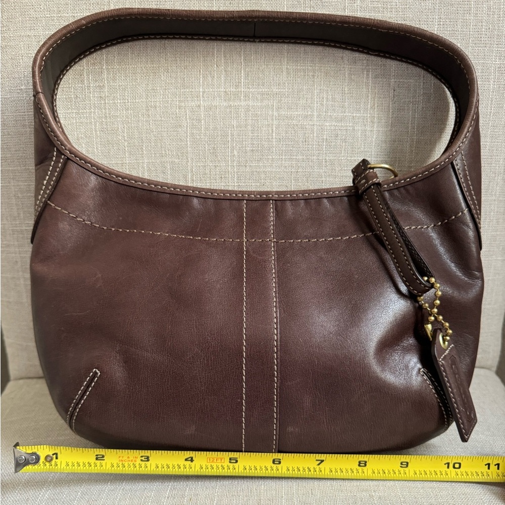 Coach brown leather purse with brown fabric lining. Excellent condition